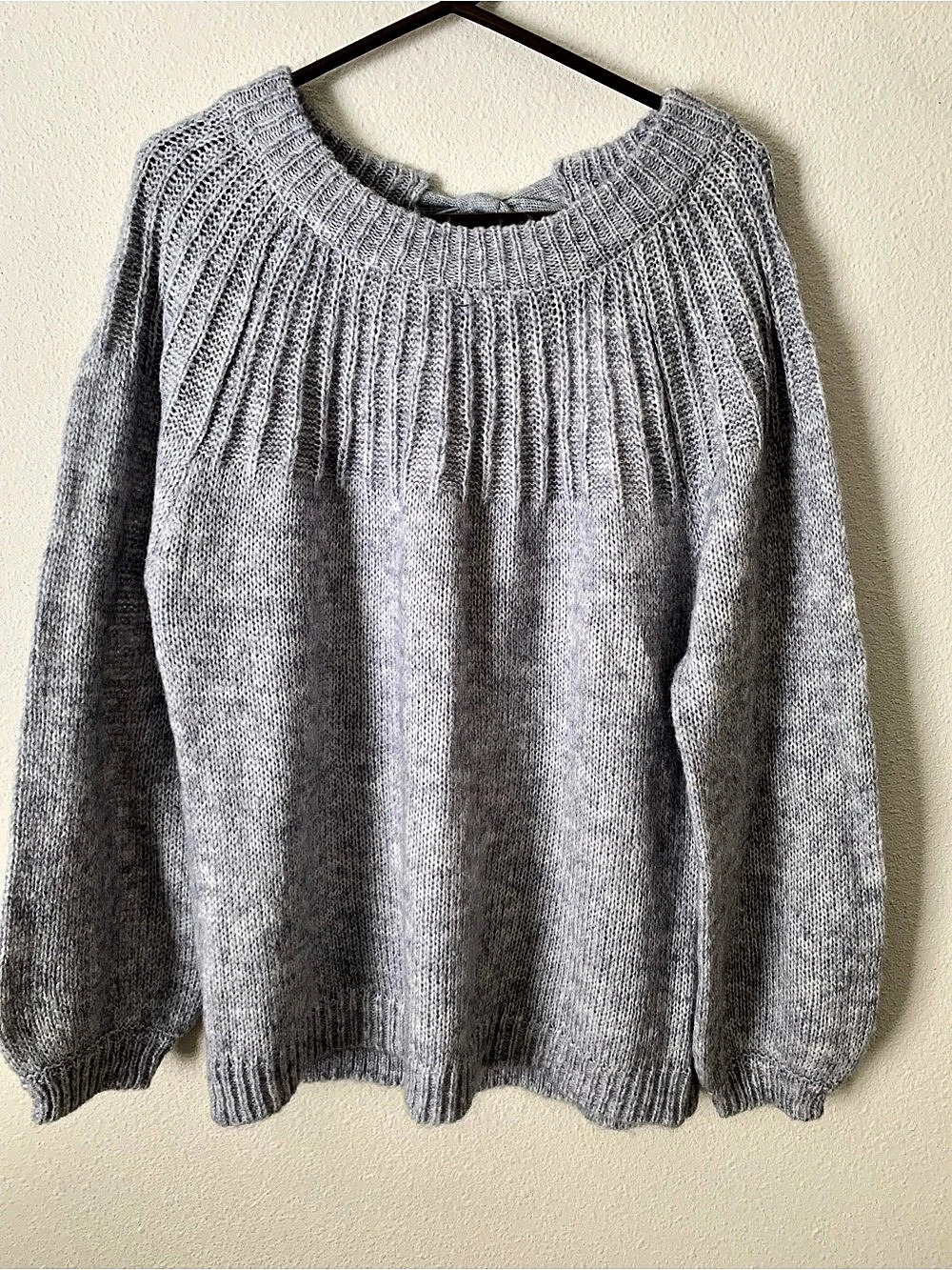 Gray Bow Detail Crewneck Sweater Like New